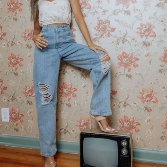 Kittenish Liza Straight Leg High Rise Distressed Light Wash Jeans - Picture 3 of 11